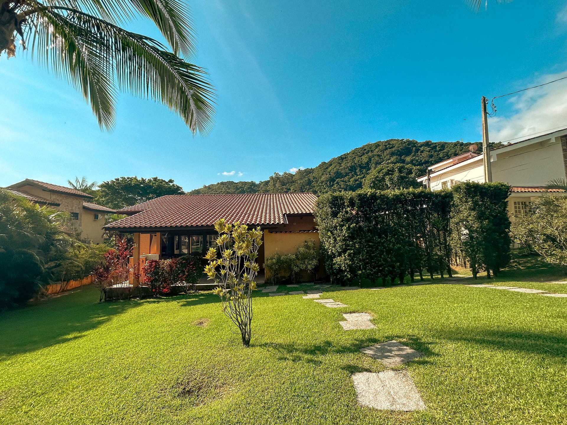 Térrea 04 Dorms (01 ste), 3WCs, 900m da praia