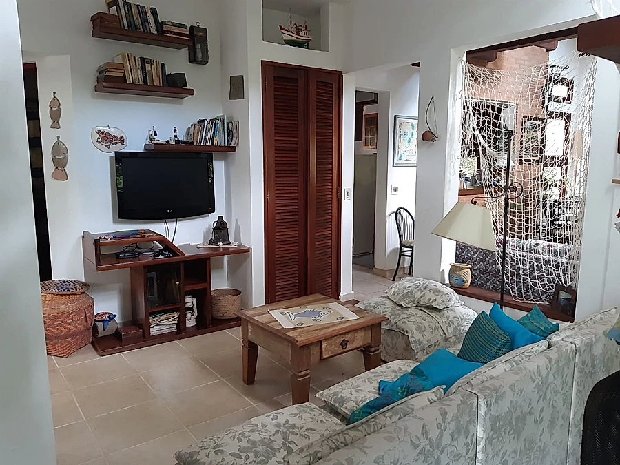 Sobrado 216m²,  4 suites, 3 salas, Varanda c/churrasq.; Forno à lenha; Jardim. Escrit. Definitiva - foto 2