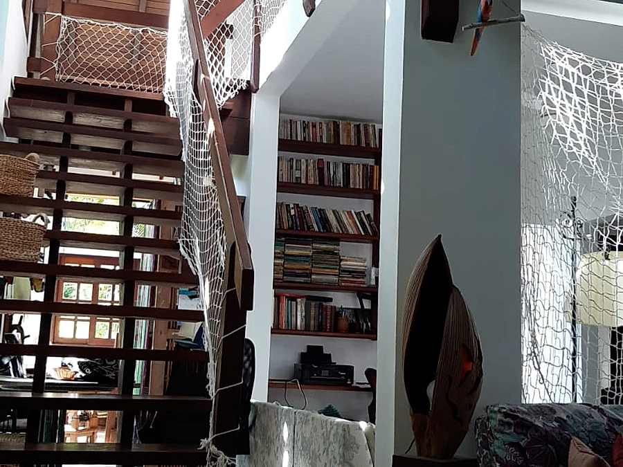 Sobrado 216m²,  4 suites, 3 salas, Varanda c/churrasq.; Forno à lenha; Jardim. Escrit. Definitiva - foto 4