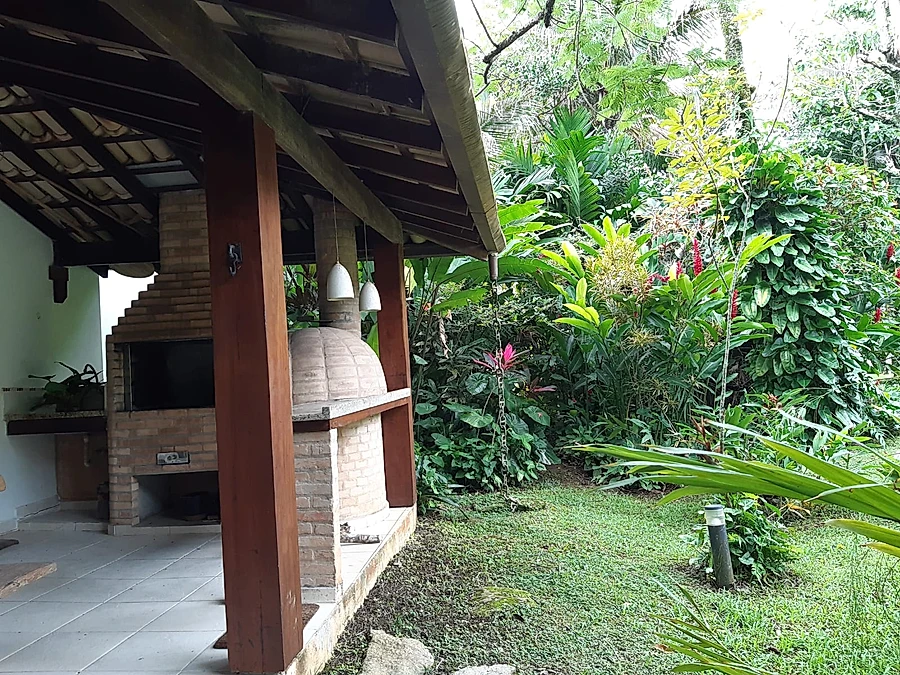 Sobrado 216m²,  4 suites, 3 salas, Varanda c/churrasq.; Forno à lenha; Jardim. Escrit. Definitiva - foto 5