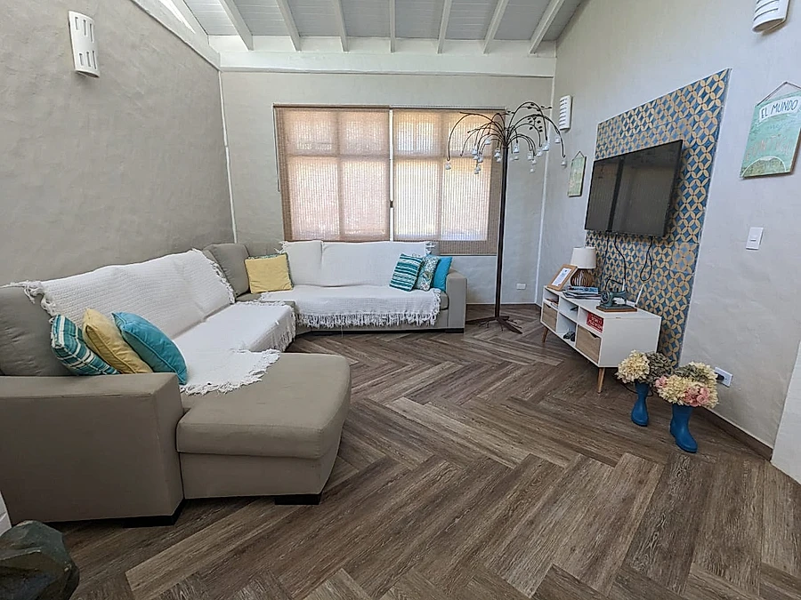 Charmosa, Varanda em L, 4 Dorms (2 Suites), Ar condic., Piscina, Churrasq.,  450m da praia, Habite-se - foto 1
