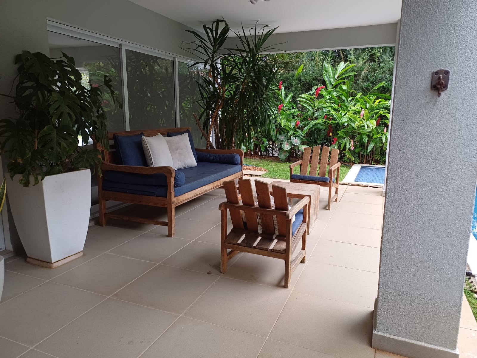 Sobrado 4 Sts, Piscina, Varanda, Churrasq., 550m da praia