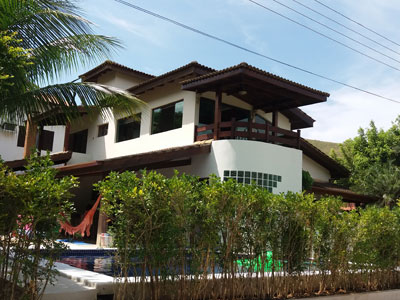 Linda c/Piscina, Ar cond. 4 Suites, Churrasq., Forno a Lenha, até 10 pess.