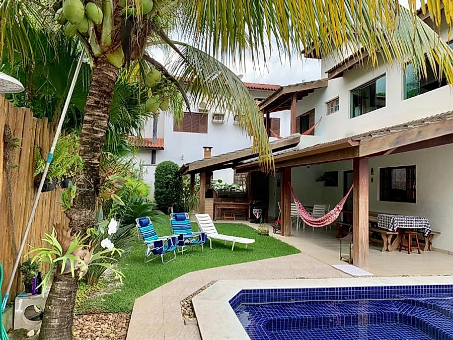 Linda c/Piscina, Ar cond. 4 Suites, Churrasq., Forno a Lenha, até 10 pess.