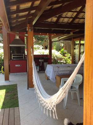 Linda c/ 4 dorms (3 Sts), Ar condicionado, Piscina, churrasqueira, 3 salas, 700m da praia