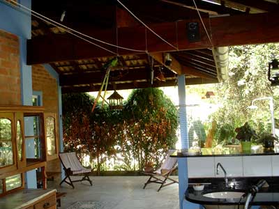 Sobrado 4 dorms (3 Sts), Churrasq,, Ventiladores, 9 pess