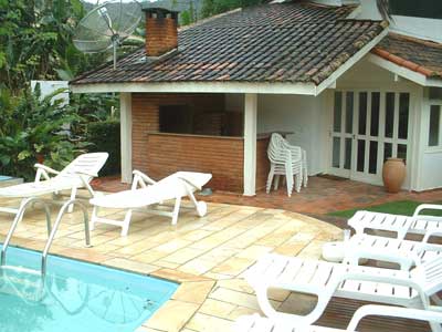 SOBRADOS 4 DORMS p/ 8 PESSOAS; PISCINA, VARANDA C/ CHURRASQUEIRA; 3 WCs; FERIADO 1º DE MAIO 3 DIAS