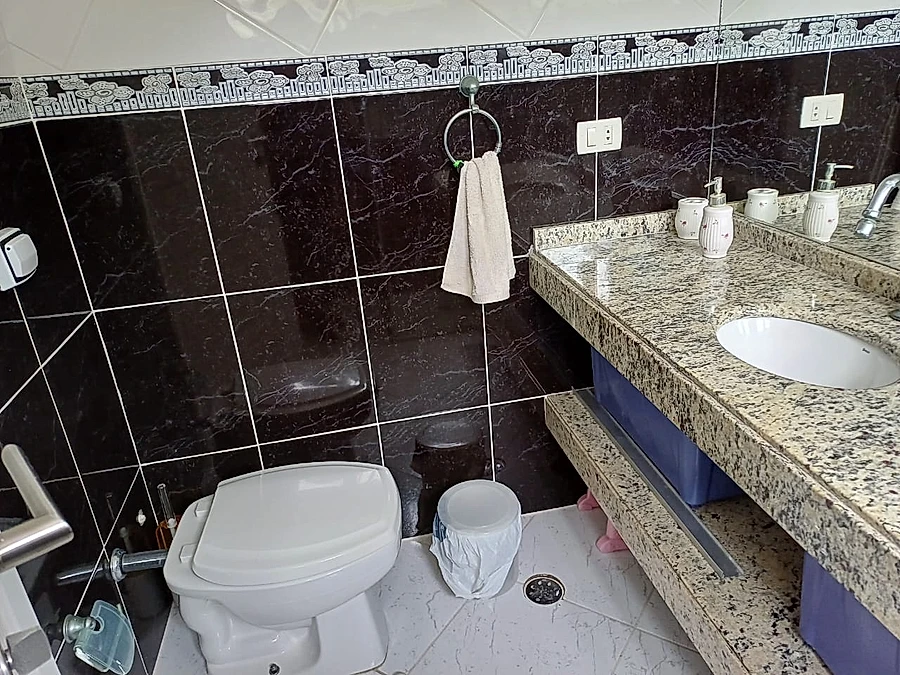 Amplo sobrado c/ Piscina, 4 Suites, Lavabo, até 15 pess., a 1.100m da praia - foto 8