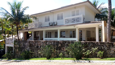 Piscina, Churrasq e Forno a lenha, 4 Dorms (3 Suites) c/Ar Condic., +WC e Lavabo, Familias até 8 pessoas.