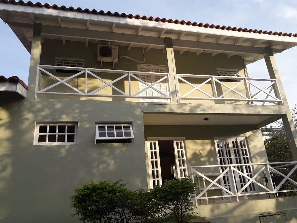 Otimo sobrado, 4 STS + quartinho,  p/ 8 adlts  e  2 Crianças Churrasq portátil