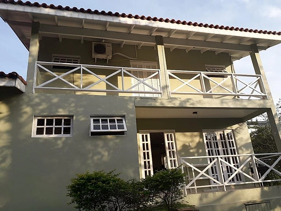 Otimo sobrado, 4 STS + quartinho,  p/ 8 adlts  e  2 Crianças Churrasq portátil