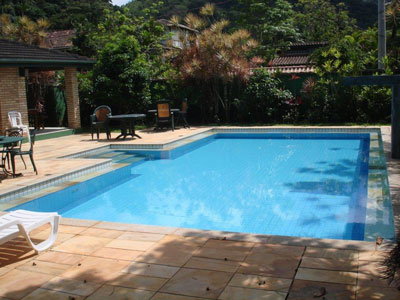 Maravilhosa, 10 Suites c/Ar Condic, para até 20 pess  - Familias;  Piscina, Churrasq, 80m da praia