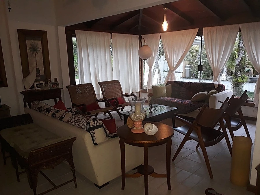 Charmosa 3 suites c/ar cond., Edícula c/churrasq., 100m da piscina e 900m da praia. Até 7 pessoas