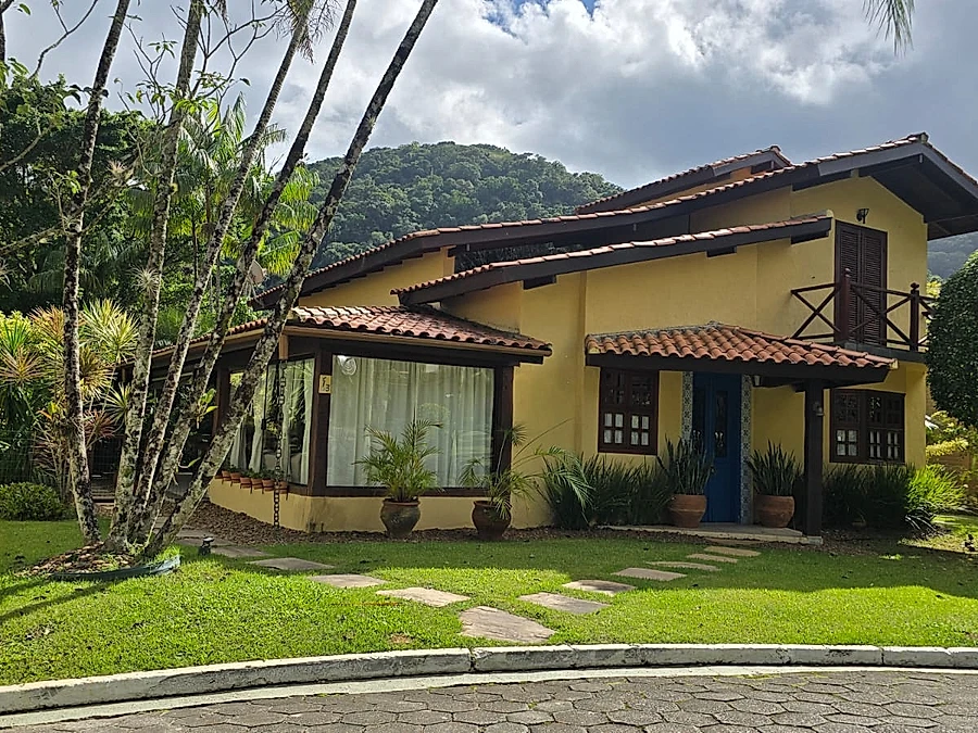 Charmosa 3 suites c/ar cond., Edícula c/churrasq., 100m da piscina e 900m da praia. Até 7 pessoas