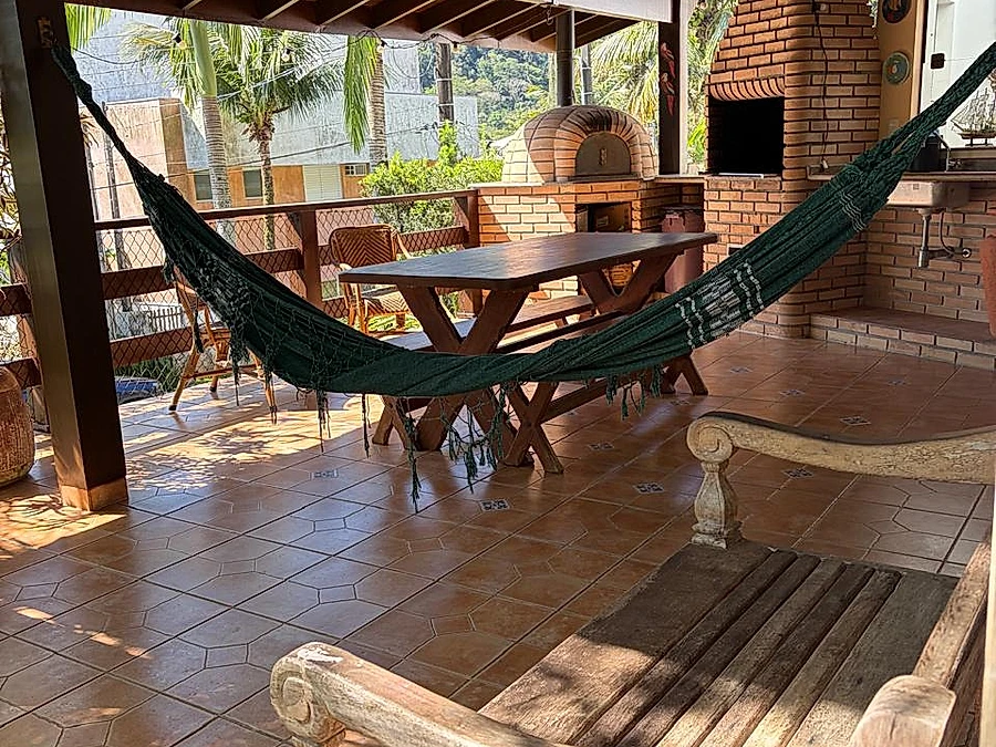 Sobrado 4 suites p/10p, Varanda churrasqueira e forno a lenha, a 700m da praia - foto 3