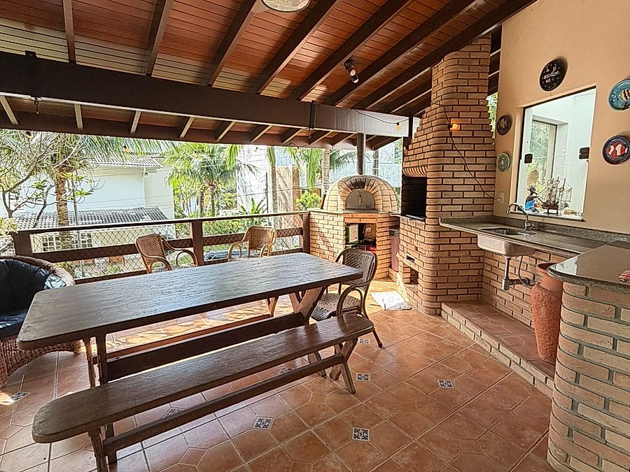 Sobrado 4 suites p/10p, Varanda churrasqueira e forno a lenha, a 700m da praia - foto 7