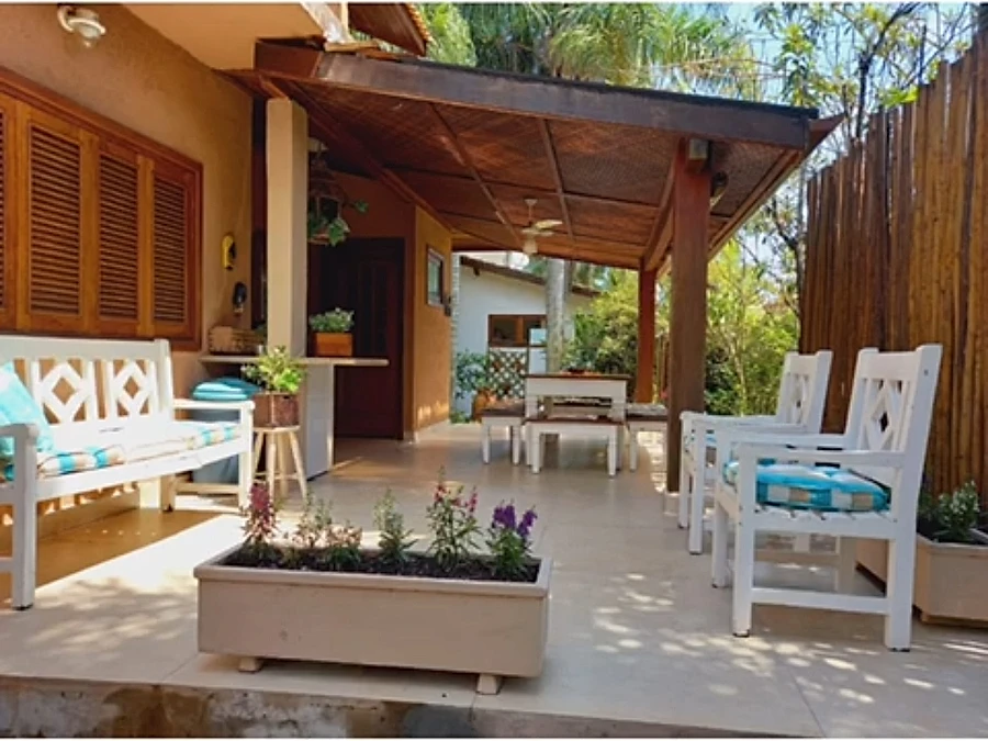 Sobrado de 4 suites, a 500m da praia. Feriados, Reveillon, p/até 10 pessoas